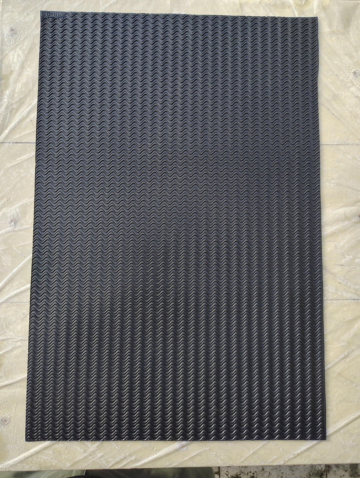 T599- Natural rubber sheet, wavy design, 570 x 380 * 2.2mm, black