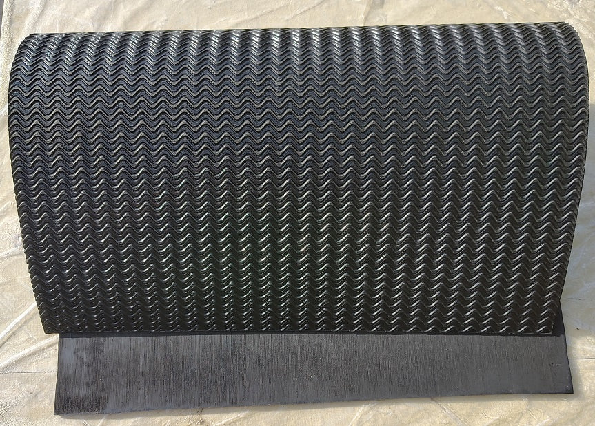 T599- Natural rubber sheet, wavy design, 570 x 380 * 2.2mm, black